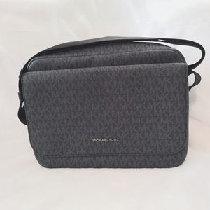 Pre-loved Michael Kors Black Unisex Crossbody messenger bag